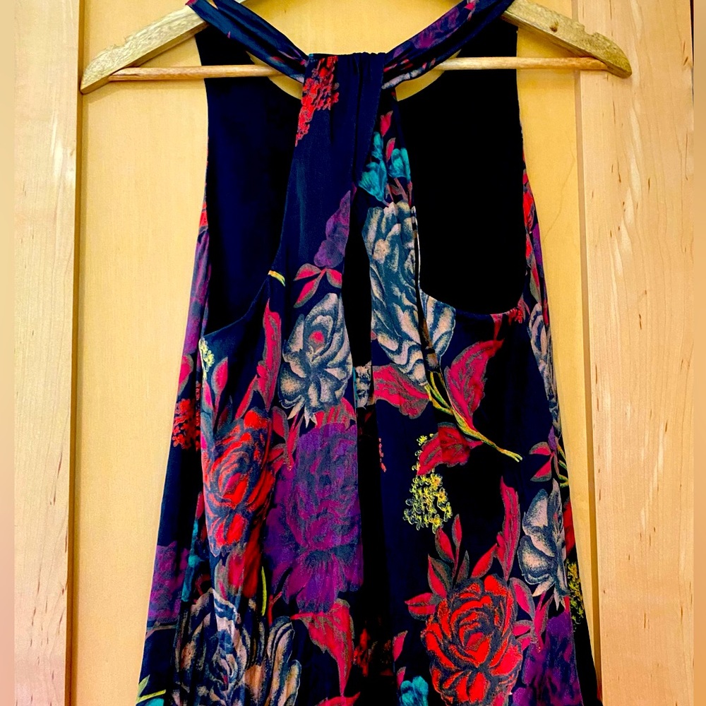 alice + olivia floral twist-back silk top in a gorgeous vibrant floral print.